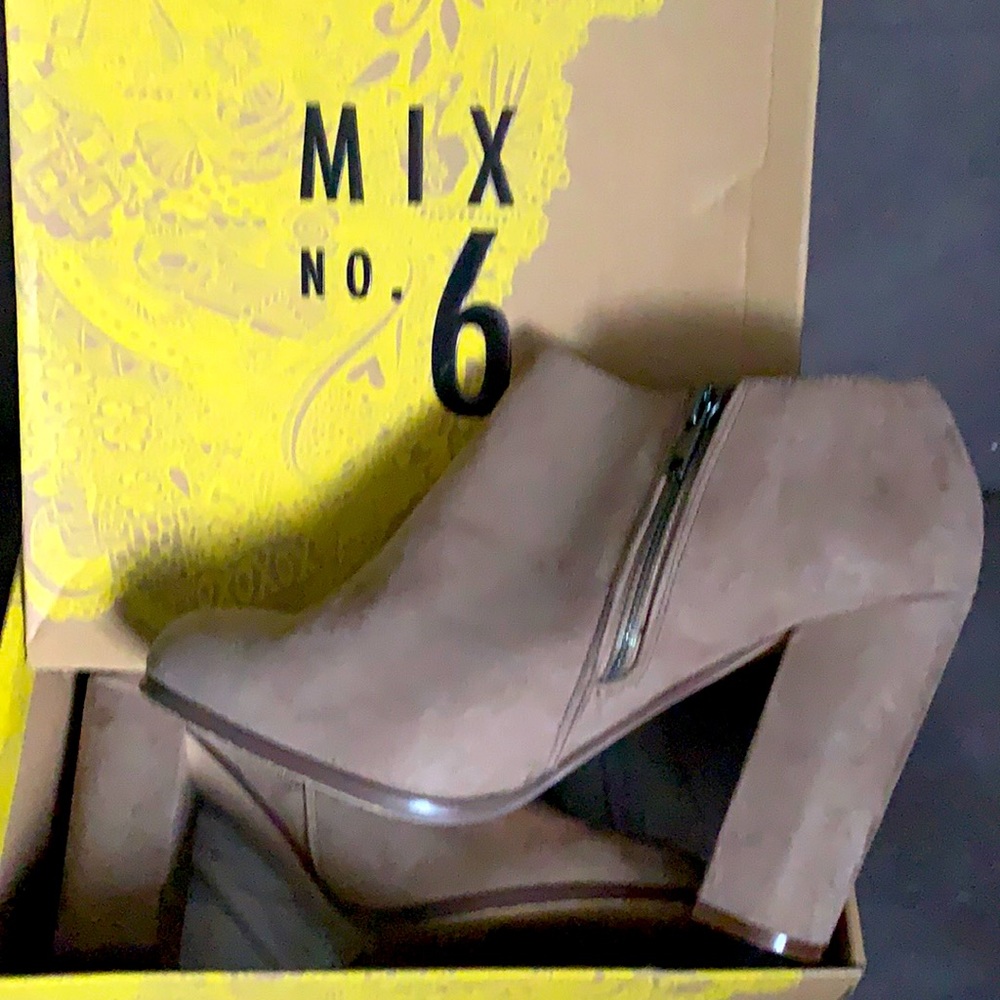 Mix No. 6 boots